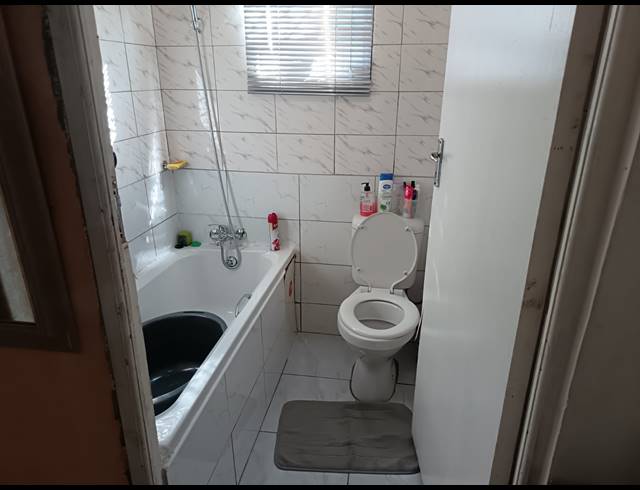 3 BEDROOM FREEHOLD FOR SALE IN MANDELA PARK
